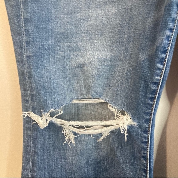 AMERICAN EAGLE Sz 14S Super High Rise Flare Torn Knee Mid-Wash Jeans - Picture 3 of 13